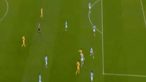 朝鲜首战两轮淘汰赛相继出局，对比两场赛事特点